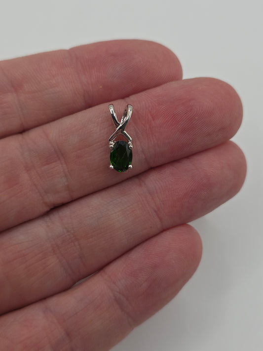 9ct white gold diopside pendant