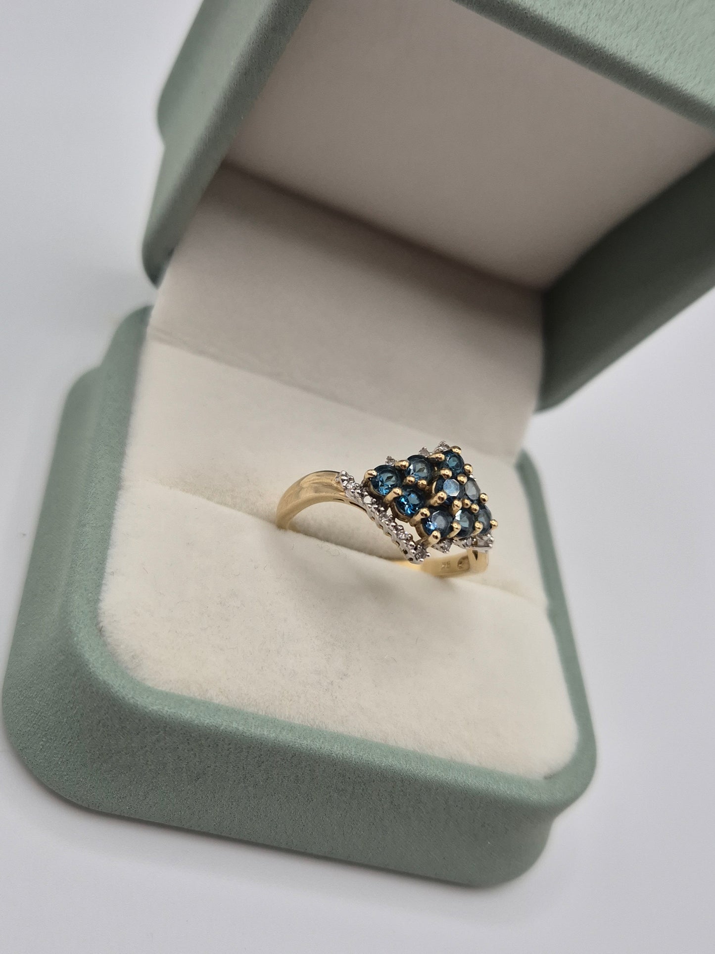 Heavy 9ct gold london blue topaz and diamond ring
