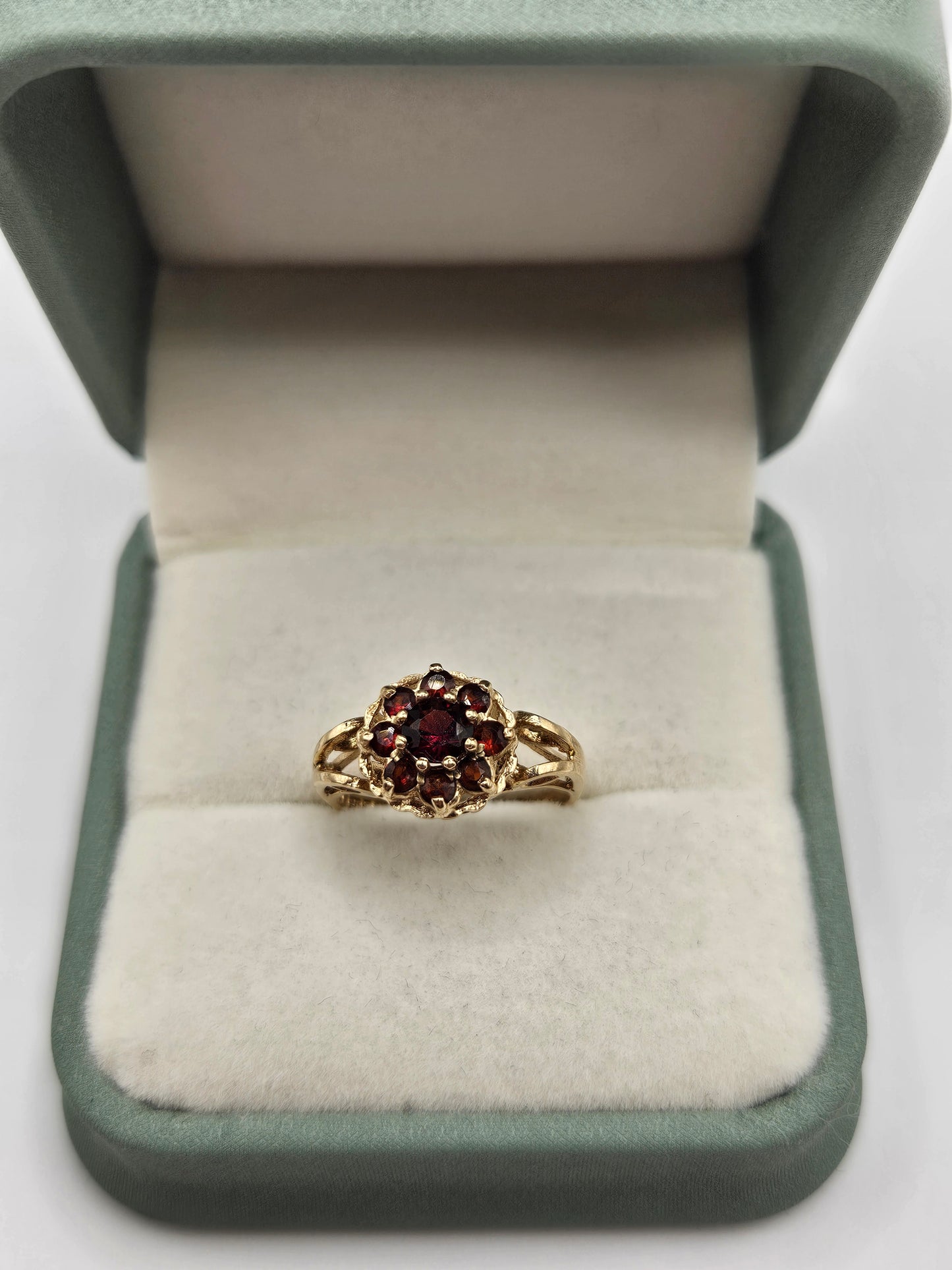 9ct gold garnet cluster ring