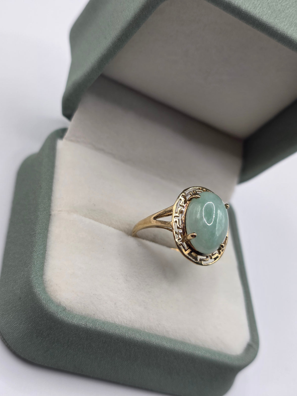9ct gold jade ring