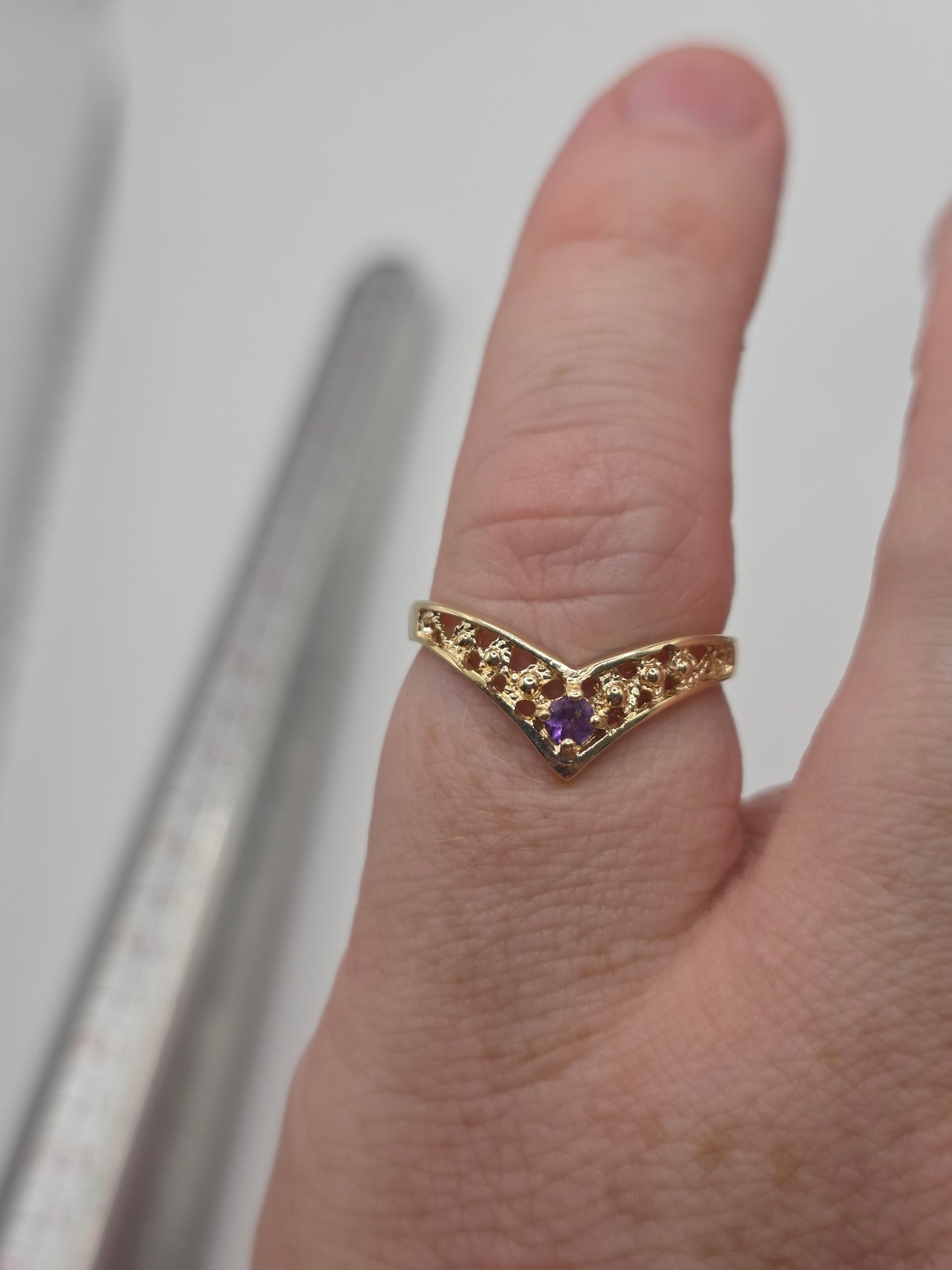 9ct gold amethyst wishbone ring