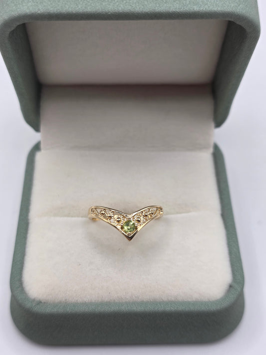 9ct gold peridot wishbone ring