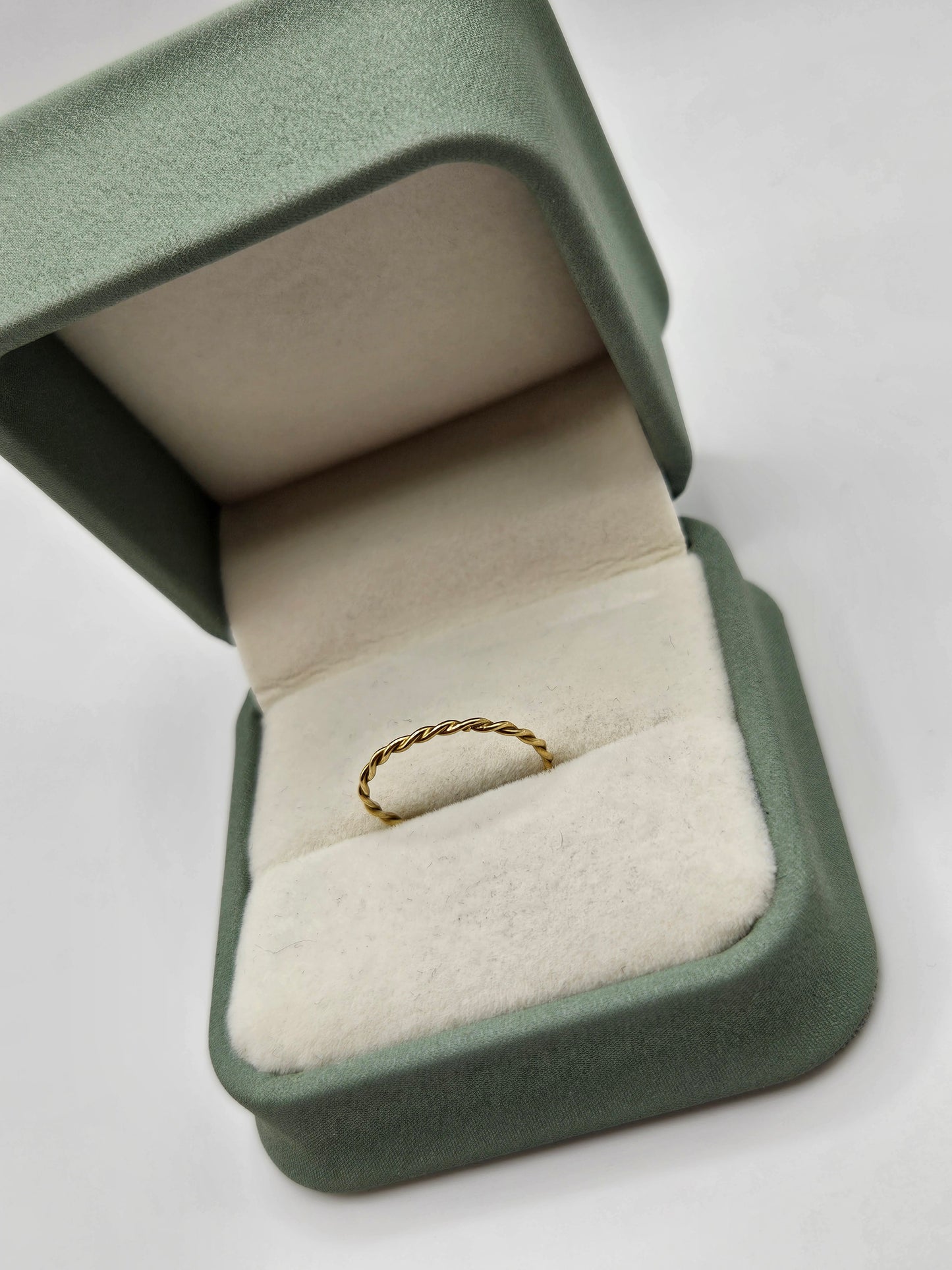 9ct gold ring