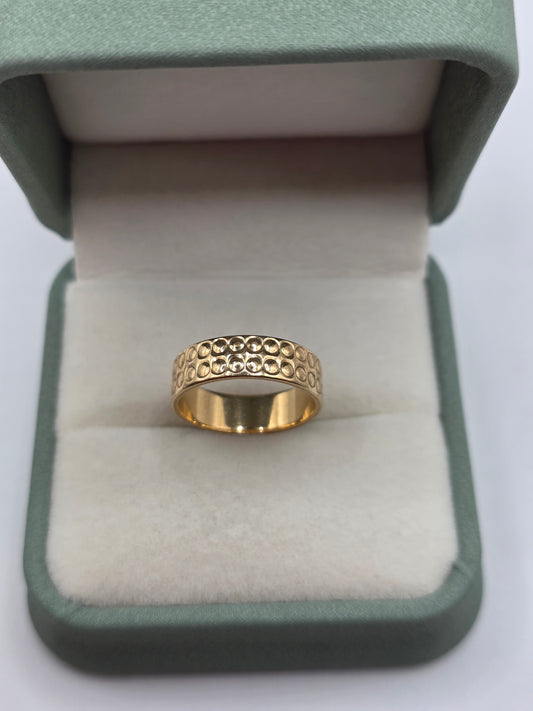 Vintage 9ct gold patterned band ring