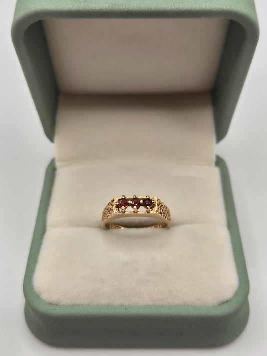 Vintage 9ct gold garnet ring
