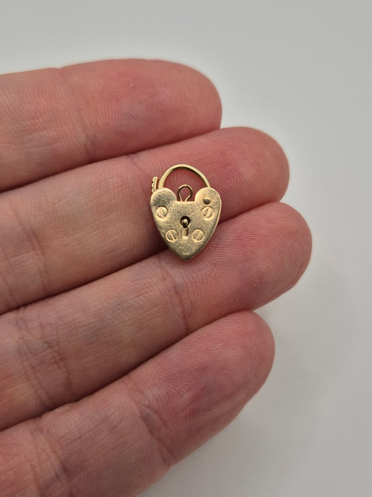 9ct gold padlock (20)