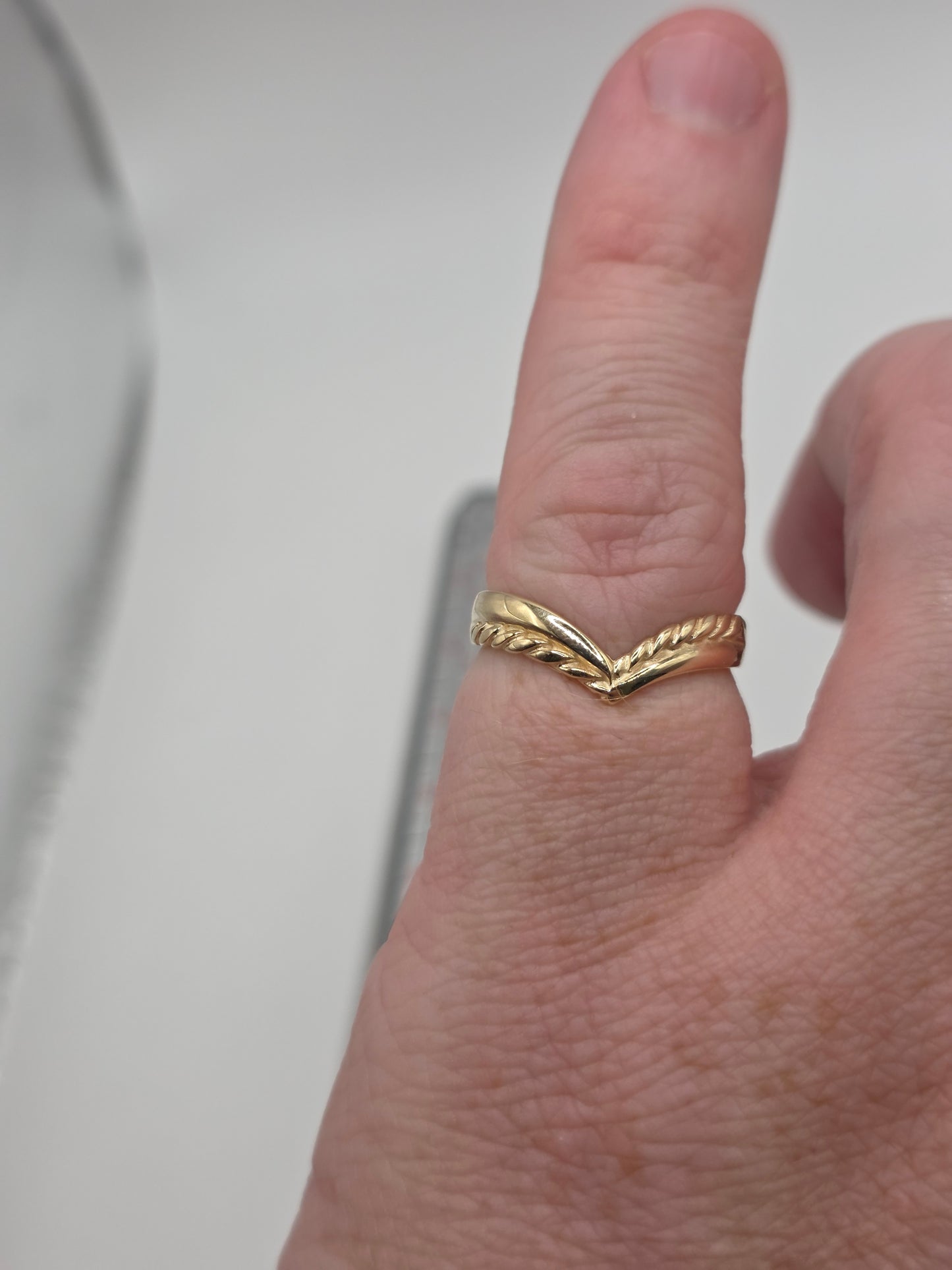 9ct gold wishbone ring