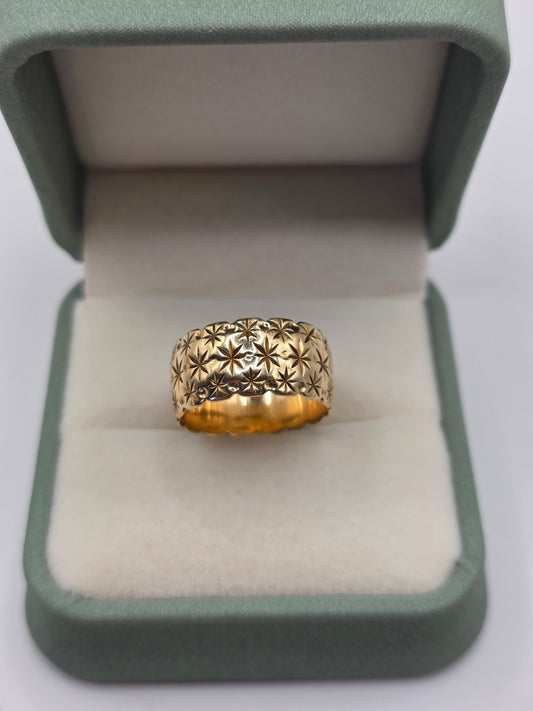 Wide 9ct gold star band ring