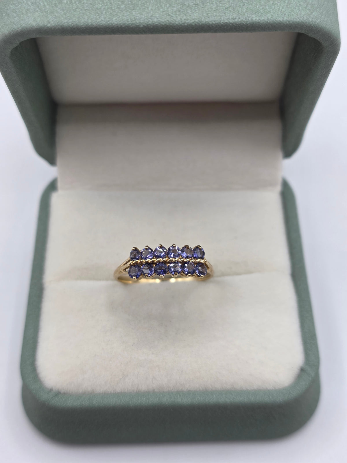9ct gold tanzanite ring