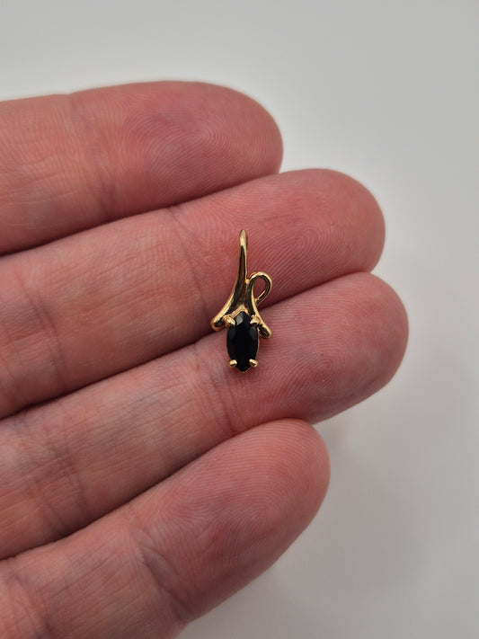 9ct gold sapphire pendant