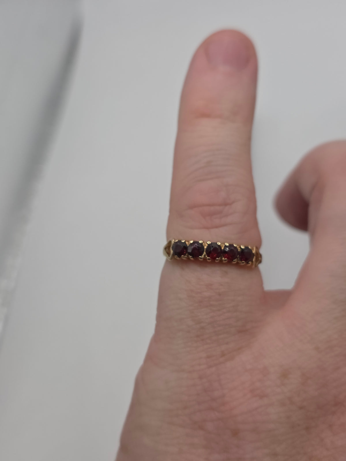 9ct gold garnet ring