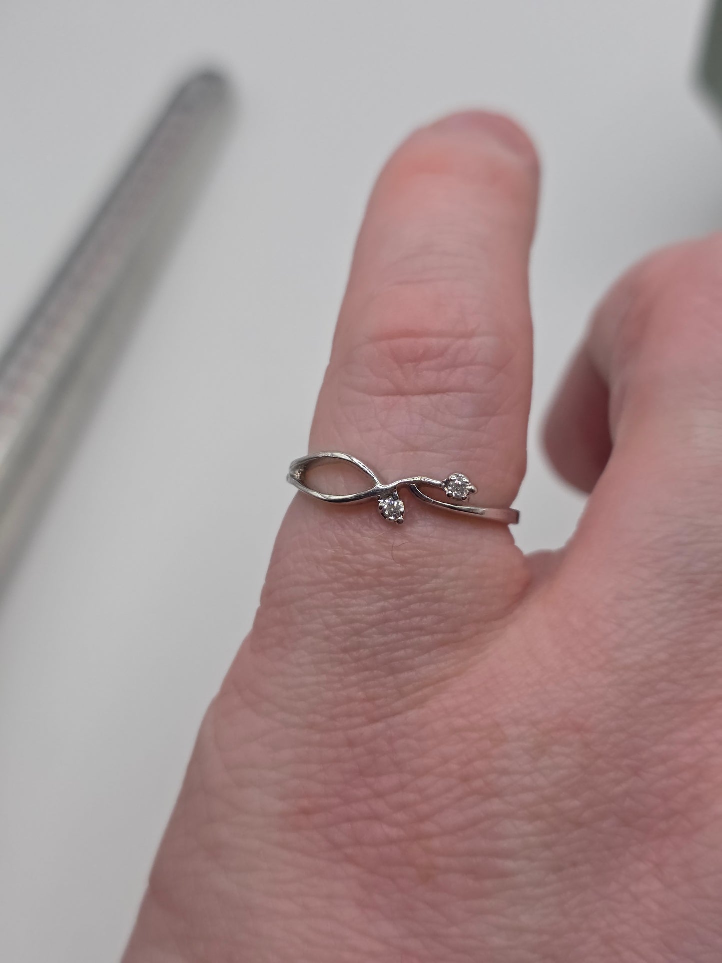 9ct white gold diamond ring