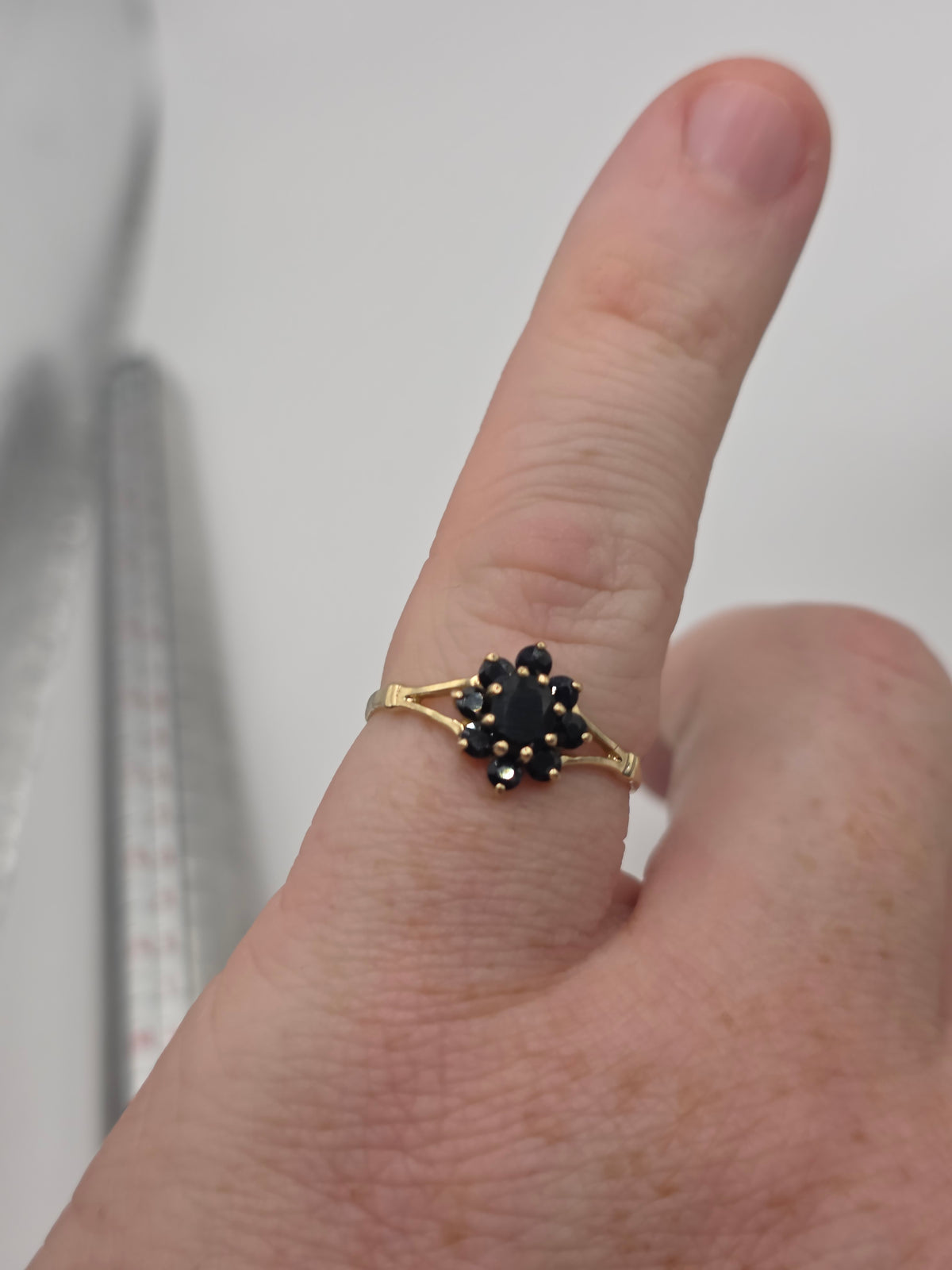 9ct gold sapphire ring