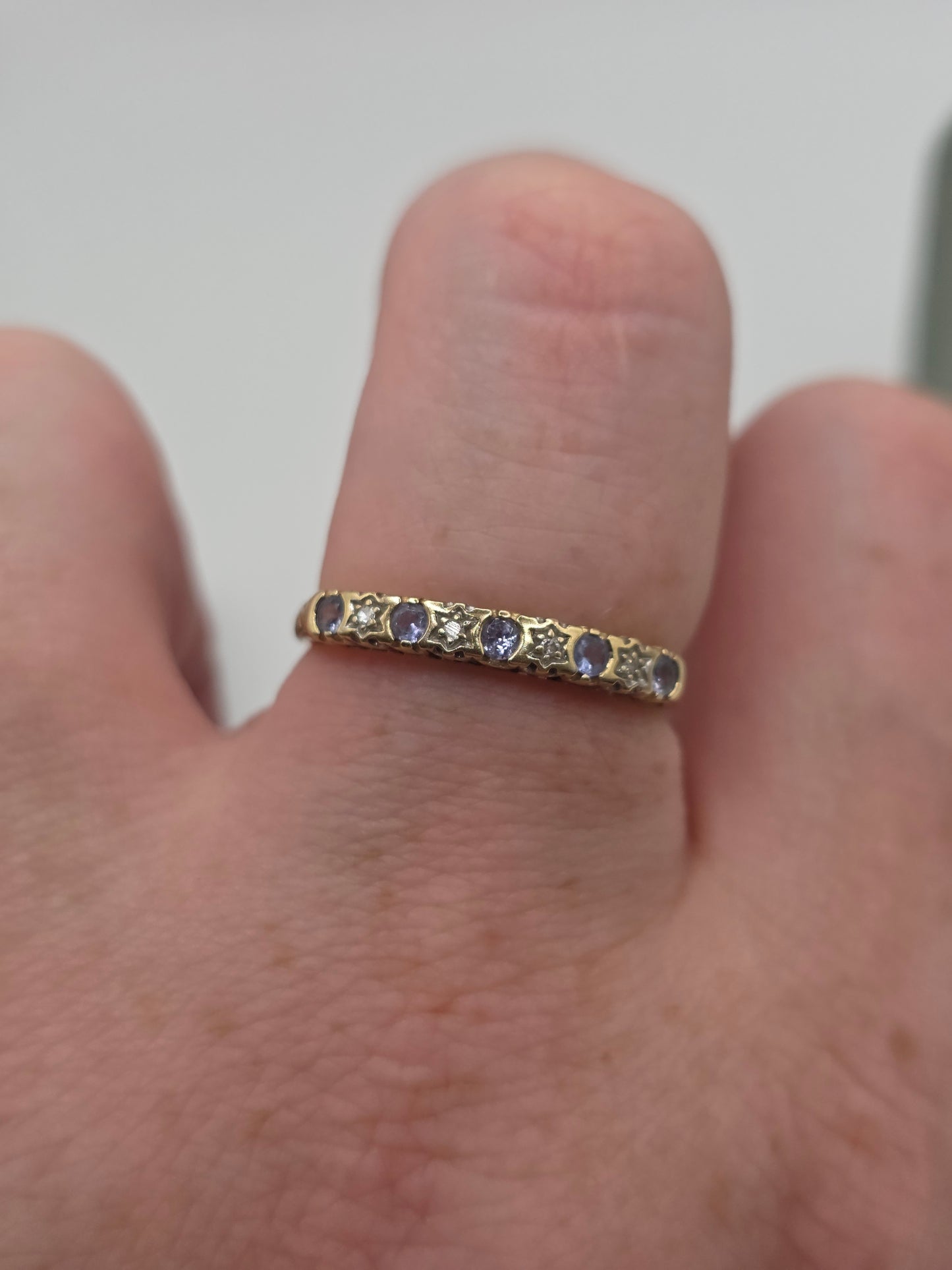 9ct gold tanzanite and diamond ring