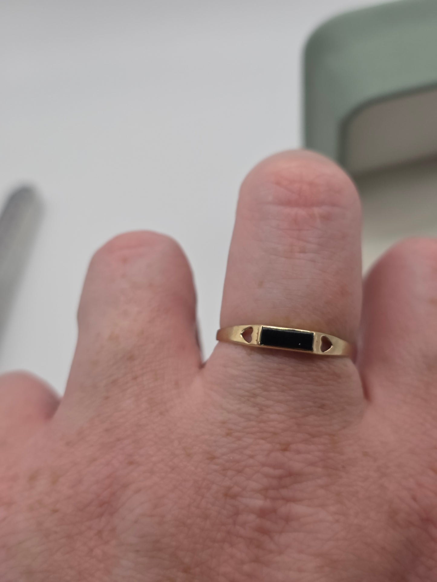 9ct gold onyx ring