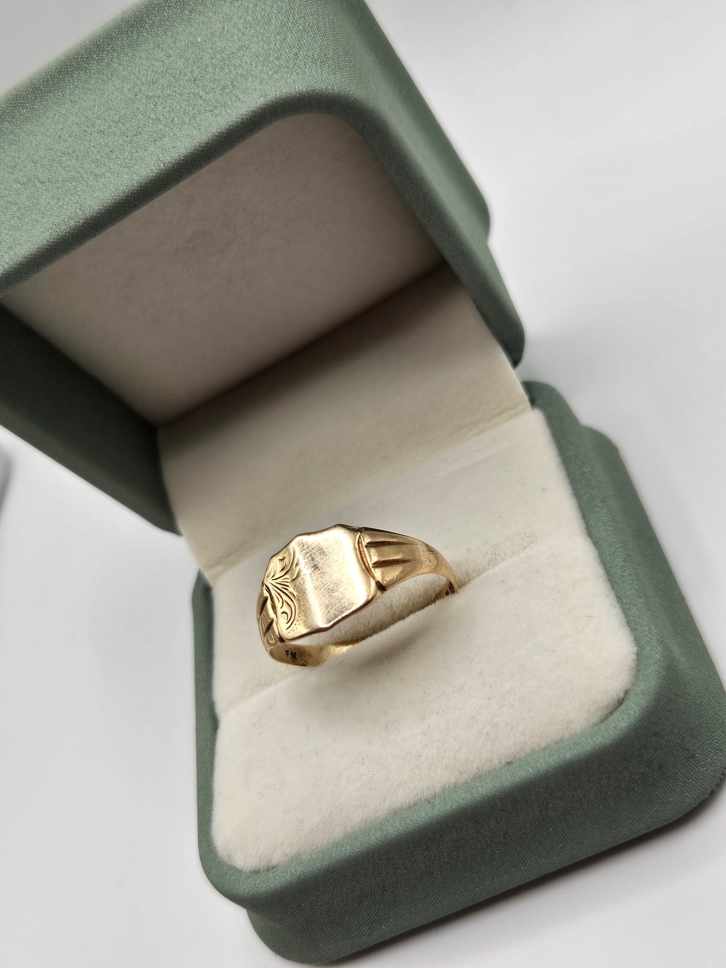 9ct gold engraved shield signet ring