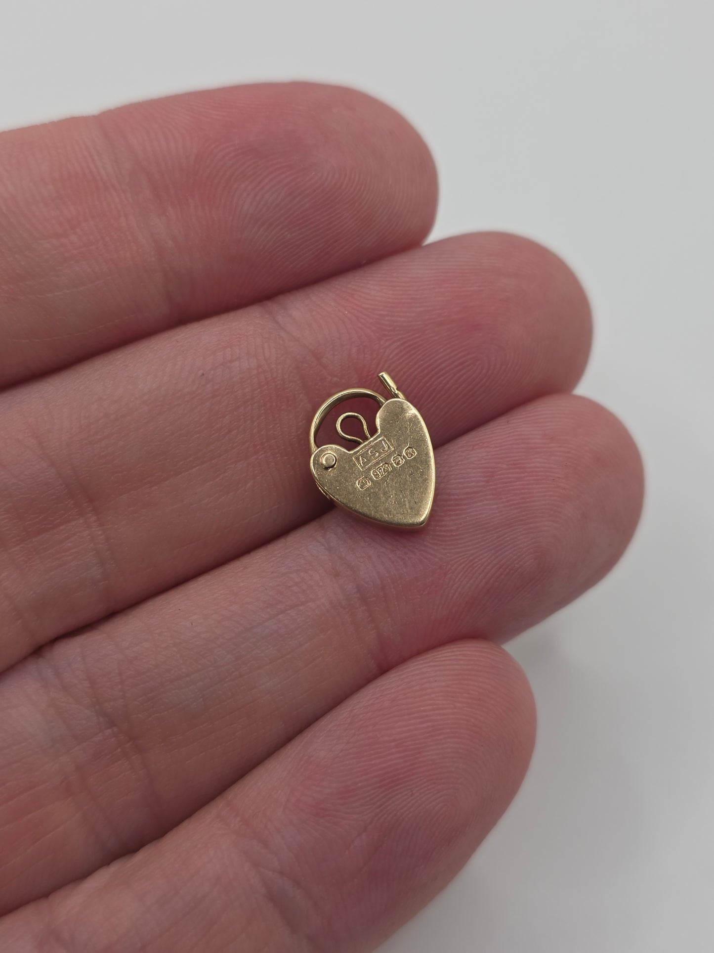 9ct gold padlock 23