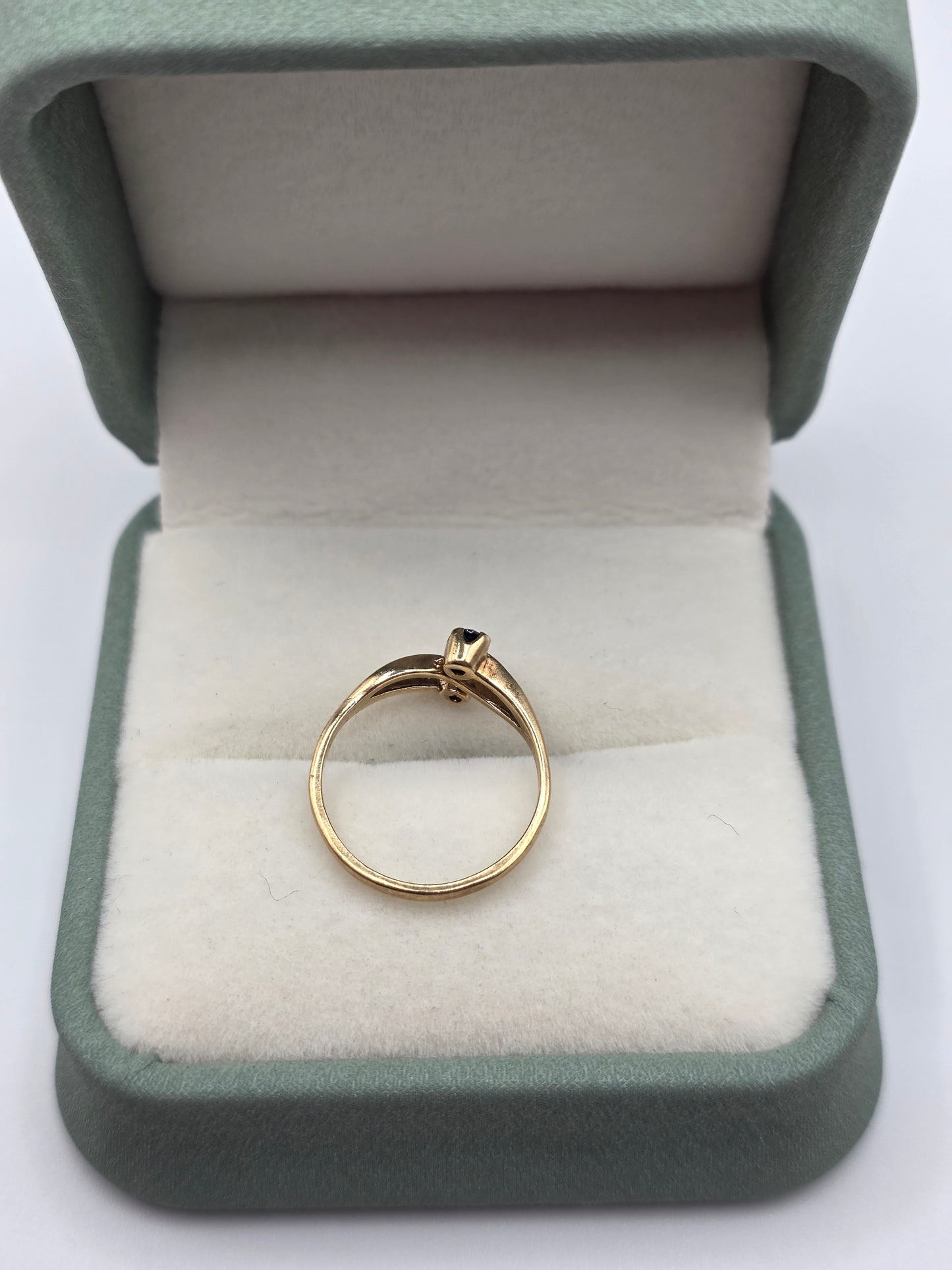 9ct gold sapphire ring